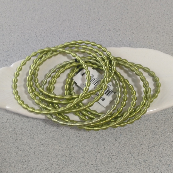 Stretch Bracelets Set - Picture 2 of 3